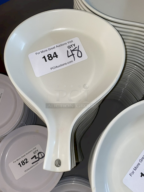 GET Melamine SK-2-IV Diamond Ivory 16 oz. Melamine Skillet -  Length: 10 1/2"
Height: 1 1/2" Capacity: 16 oz. Rim Full Capacity: 21 oz. - 48x Your Bid - Image 1 of 2