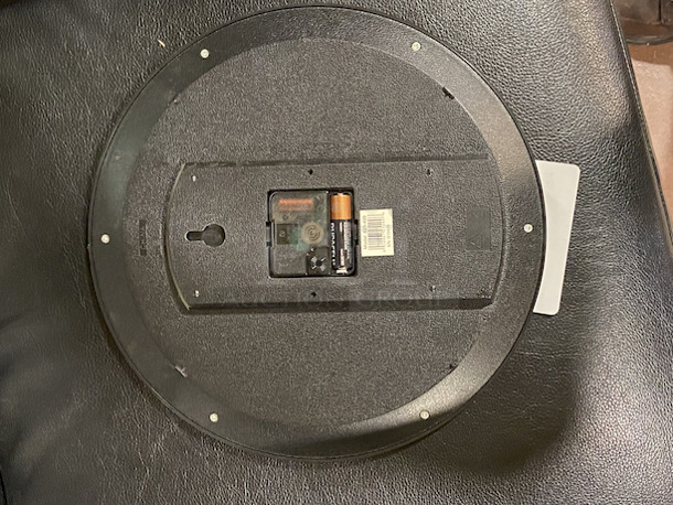 Subway Clock, Battery Powered.  - Image 2 of 3