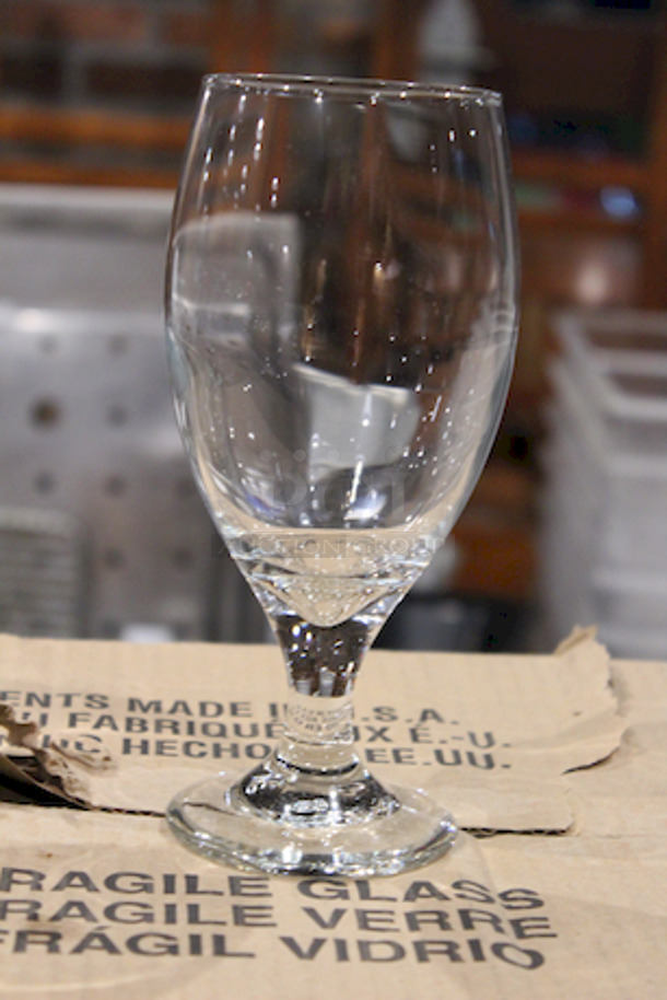 PILSNER PEOPLE! (25) Libbey 3915 Teardrop 14.75 oz. Customizable Stemmed Pilsner Glass.
25x Your Bid - Image 1 of 2