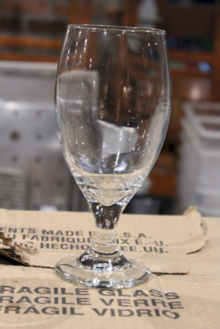 PILSNER PEOPLE! (25) Libbey 3915 Teardrop 14.75 oz. Customizable Stemmed Pilsner Glass.
25x Your Bid