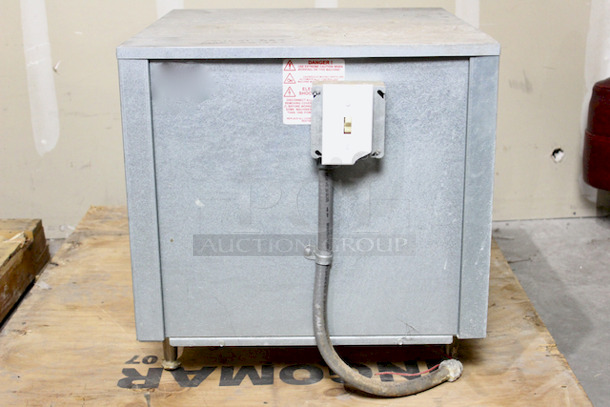 BEAUTIFUL! Taylor RC25N-27 Remote Condensing Unit Used With Frozen Margarita Dispenser. 208-230v/60hz/1ph  21-1/2x23-1/4x21-7/8.
Removed In Working Order From Fat Tuesday. - Image 1 of 6
