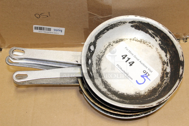 AMAZING! Vollrath 67807 7" Non-Stick Aluminum Frying Pan w/ Vented Silicone Handle. 5x Your Bid - Image 2 of 3