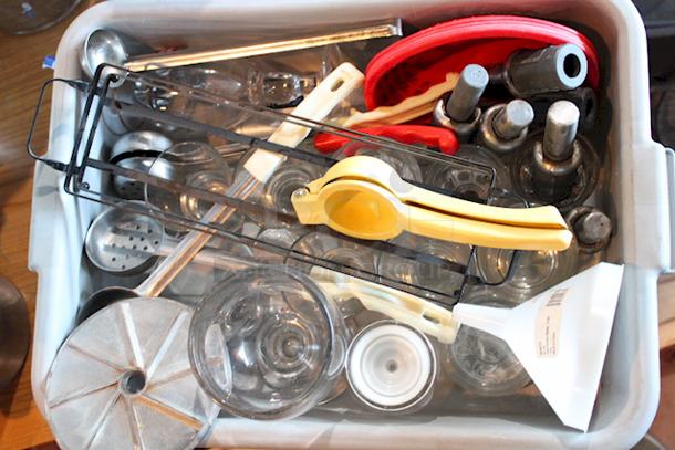 BUS TUB FULL OF MISC RESTAURANTWARE! - Image 11 of 12