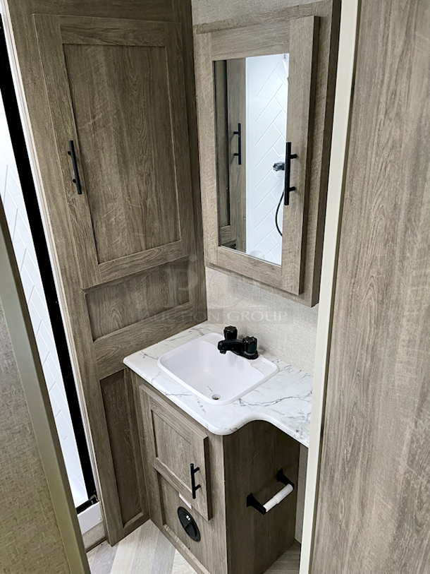  ⭐️⭐️ DO NOT BID ON THIS LOT ⭐️⭐️      
  ⭐️PHOTOS OF TRAILER INTERIOR⭐️
MORE PHOTOS AND VIDEO ON OUR FACEBOOK  AND YOUTUBE PAGE - CONTACT US WITH ANY QUESTIONS BY PHONE OR EMAIL     - Image 10 of 12