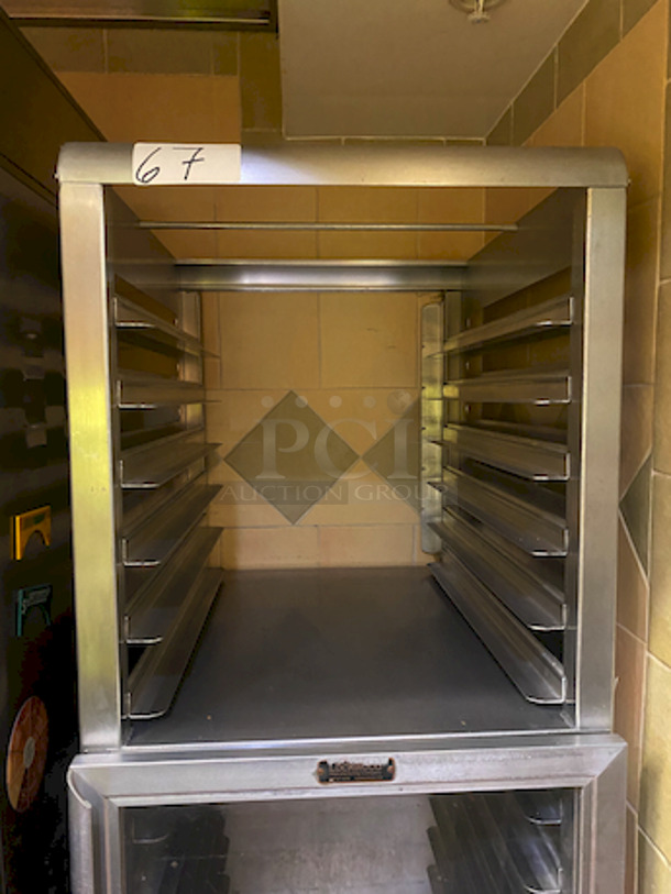 AMAZING! Lockwood CA72-RR12-6 Combination Open Air and Storage Display Cabinet With Removable Pan Support. 

9/10 Condition!

A versatile choice for cooling, storage and display with sheet pans
Construction: high tensile aluminum
Dimensions: 71-3/4"H x 22-7/8"W x 29-3/8"D
Center spacing: 3-1/4"
Pan capacity: supports (18) 18" wide pans (6 open air and 12 enclosed)
Casters: 5" non-marking swivel plate (2 with brakes)
Actual Weight: 120 lbs. - Image 4 of 8