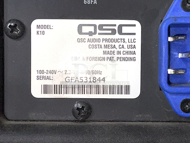 BEAUTIFUL! QSC K10 1000 W  90° Active 10" (250 mm) 2-way Loudspeaker. 100-240V ~ 2.3-1.1 A 50/60Hz  12.6" x 11.8" X 20.4" - Image 3 of 3