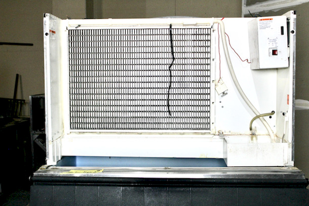 NICE! Manitowoc QY1805W3 1800lbs Ice Machine, Water Cooled & Follett SG1350S Bin. 

In Working Order but, Missing The Pump and Water Carton.

48x31x69-1/2 - Image 3 of 8