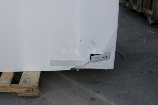 BRAND NEW SCRATCH & DENT! Koolmore SCF-24C 77" Commercial Chest Freezer 24 Cu Ft. Missing Cord. Could Not Test.  - Image 2 of 8