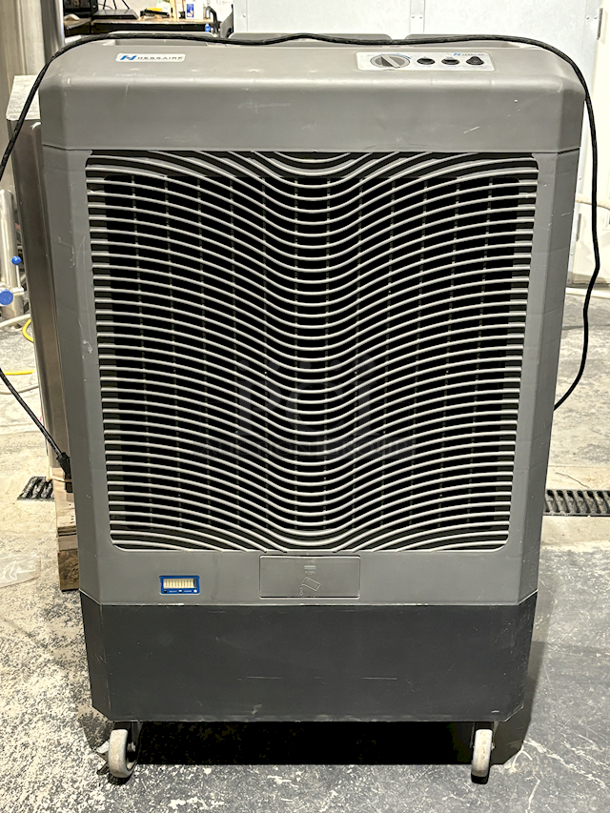 SWAMP COOLER! Hessaire Portable Evaporative Cooler MC61M, 5300 CFM. 115V, 14.6 gal Tank Capacity, 3.6 gal/hr, 5/16HP In Perfect Working Order. 17x28x46 53 lbs - Image 1 of 6