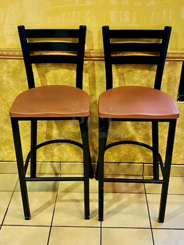 PRISTINE CONDITION! Pair of Plymold Quest Ladderback Steel Barstools with Composite Seat.

Overall Product Height	43
