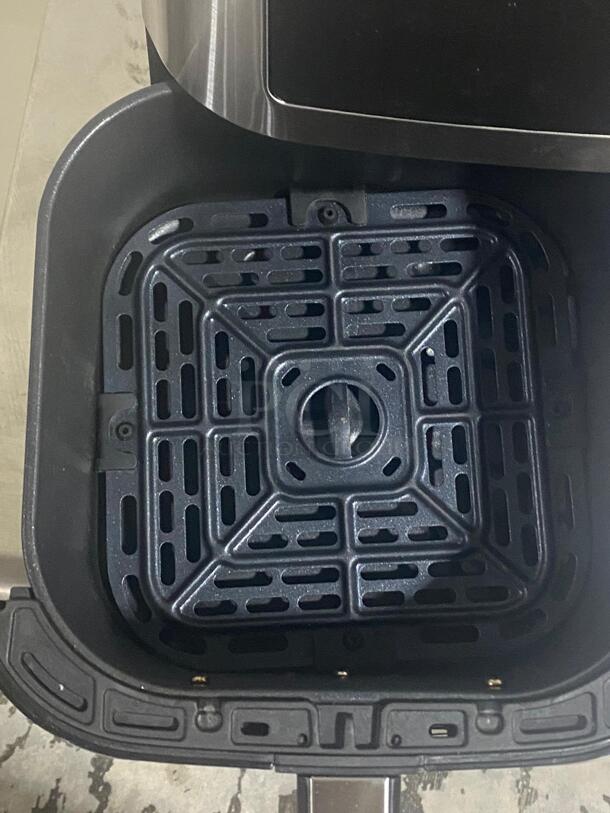 Insignia 5qt Air Fryer - Image 4 of 6