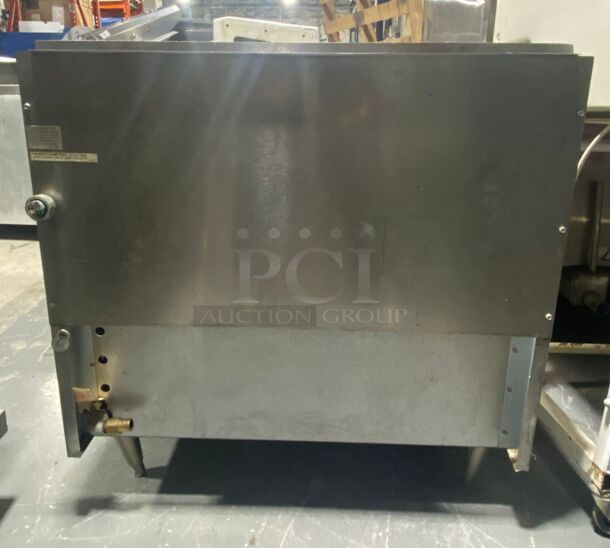 Montague model 136XLB/M14-14.0 Legend Heavy Duty Induction Range with gas oven - Image 4 of 6