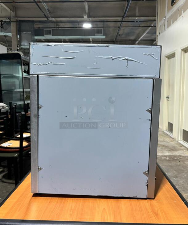 Vollrath 40704 8 Bird Countertop Electric Rotisserie Oven 208/240V
 - Image 3 of 4