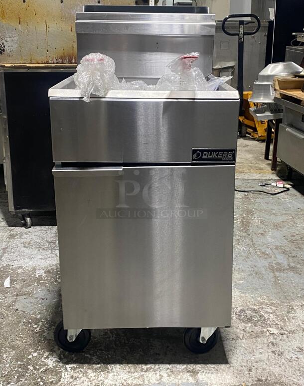 Dukers DCF5-NG Natural Gas Commercial Floor Deep Fryer with 5 Tubes Burners 70lb 150,000 BTU - Image 1 of 5