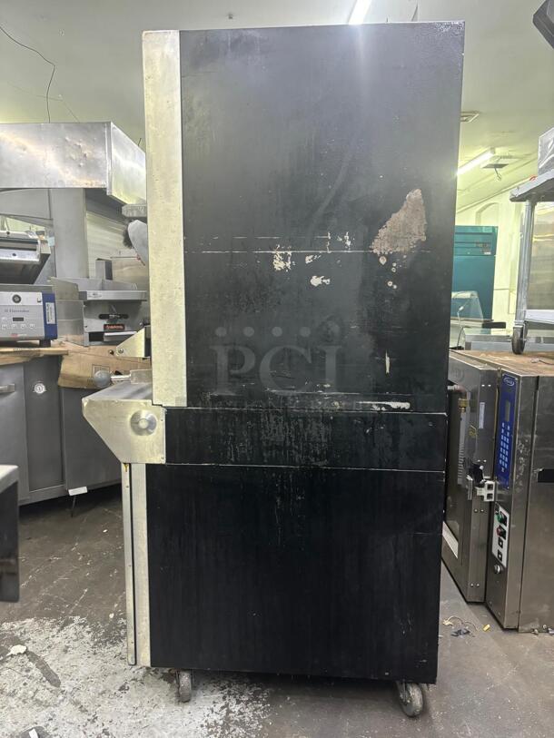 GREAT!! Garland Master Series Natural Gas Heavy-Duty Upright Ceramic Broiler with Finishing Oven and Storage Base - 80,000 BTU

 - Image 2 of 4