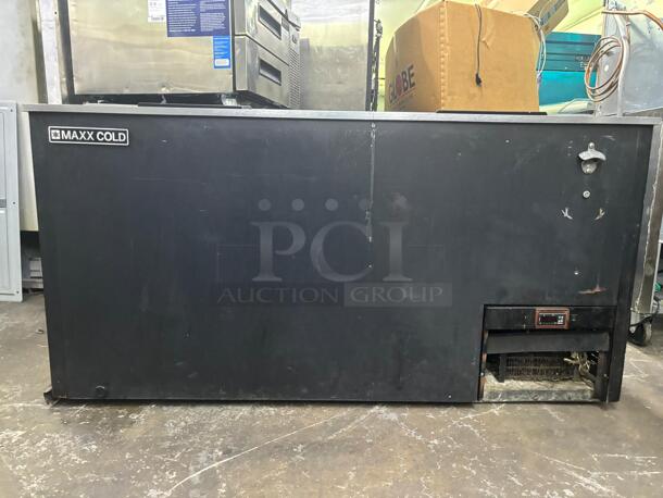 Maxx Cold MXCR50BHC Double Lid Horizontal Bottle Cooler 50"
 - Image 5 of 5