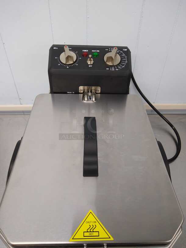 Dukers DCF10E One Basket Electric Fryer One Basket Electric Countertop Fryer - Image 2 of 9