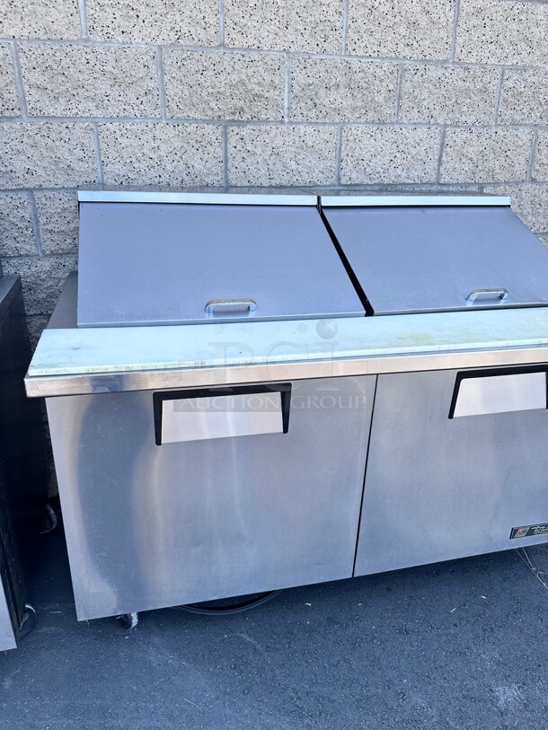 Late Model True TSSU-60 60 inch Mega Top Sandwich/Salad Prep Table w/ Refrigerated Base,115 Volt Working - Image 7 of 7