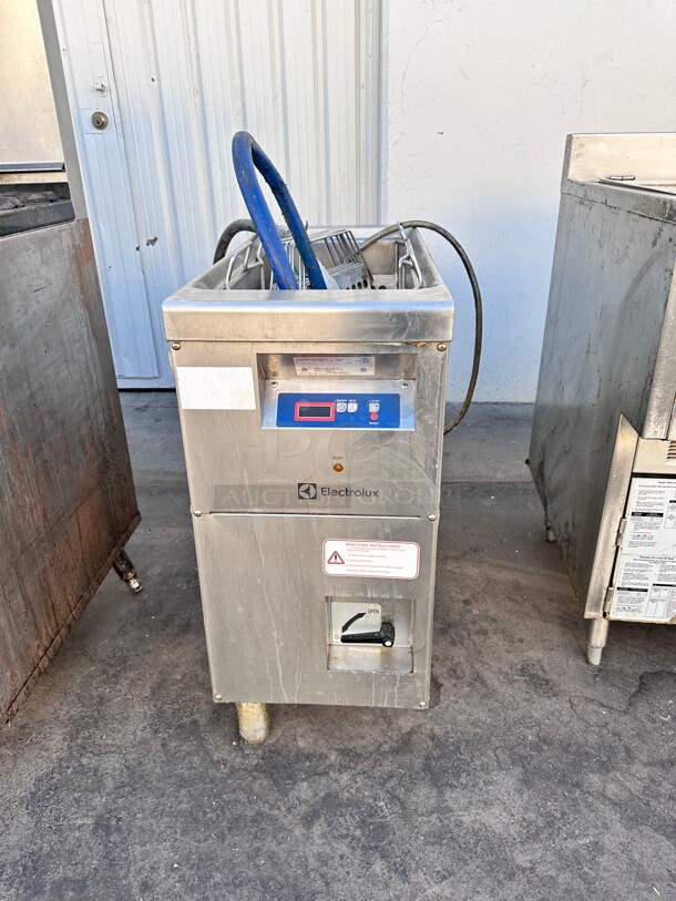 Electrolux 371174 Automatic Pasta Cooker, electric, 5.3 gallon single tank 220 Volt 3 Phase Tested and Working! - Image 1 of 5