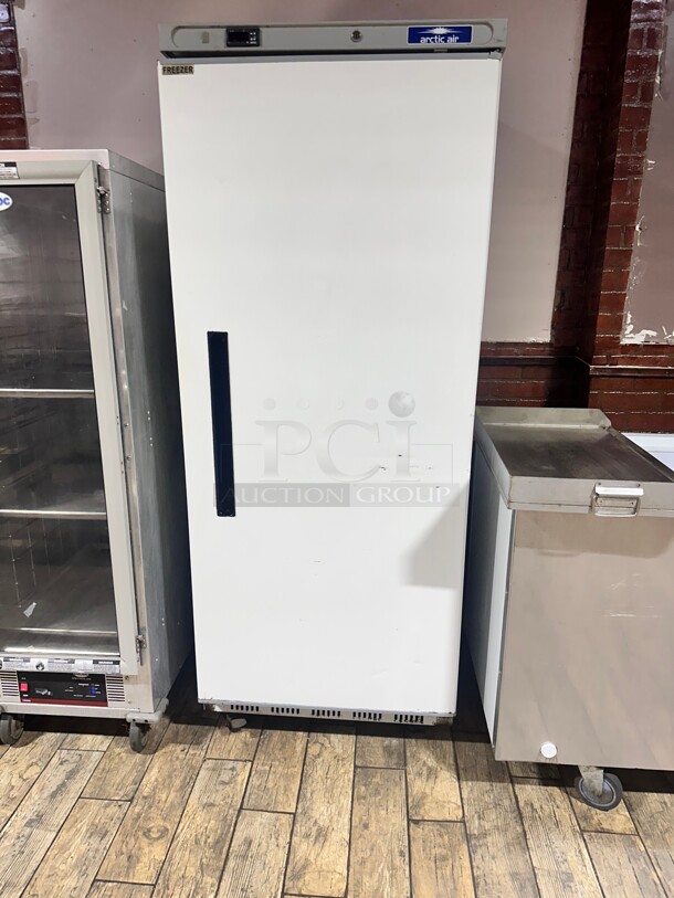 Late Model Arctic Air AWF25 White Single Door Reach In Freezer - 25 cu. ft. 115 Volt Working - Image 4 of 8