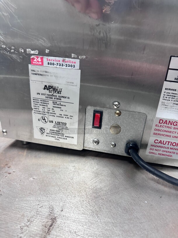 Working APW RTR-4 Refrigerated Topping Rail w/ (4) Sixth-Size Pans & Covers, Stainless 115 Volt NSF - Image 6 of 10