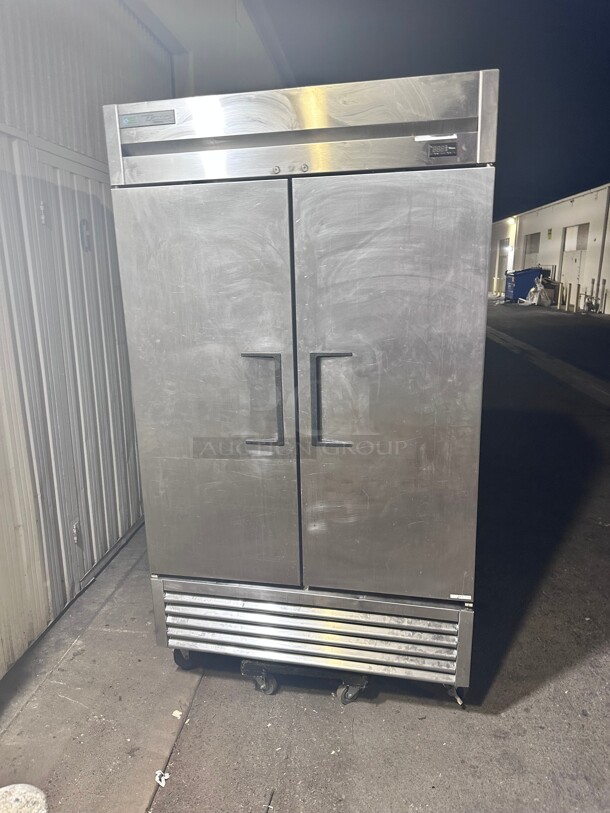 Late Model True T-43F-HC 47 inch Two Section Reach In Freezer, (2) Solid Doors, 115v Working - Image 5 of 10