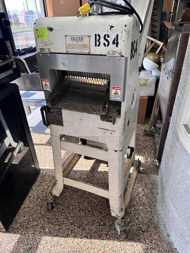 Certified Working Oliver 797-N Gravity-Feed Bread Commercial Toast Slicer w/ Last-Loaf Pusher, Gravity-Feed, 115v - Image 1 of 8