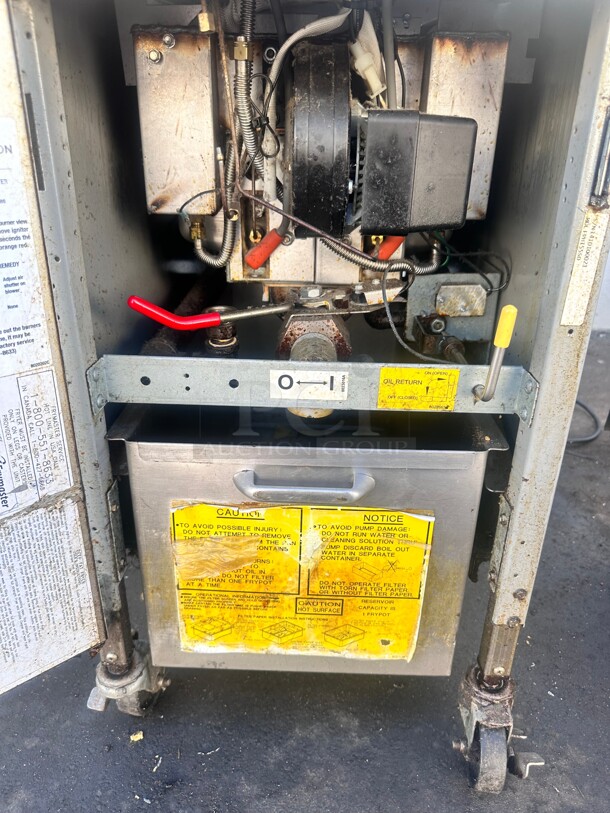 Late Model Frymaster FPH155 Gas Fryer - (1) 50 lb Vat, Floor Model, Natural Gas With Filtration System Working - Image 8 of 10