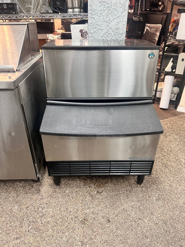 Excellent Condition Hoshizaki 350Lb Per Day Ice Machine 115 Volt Tested and Working! - Image 2 of 8