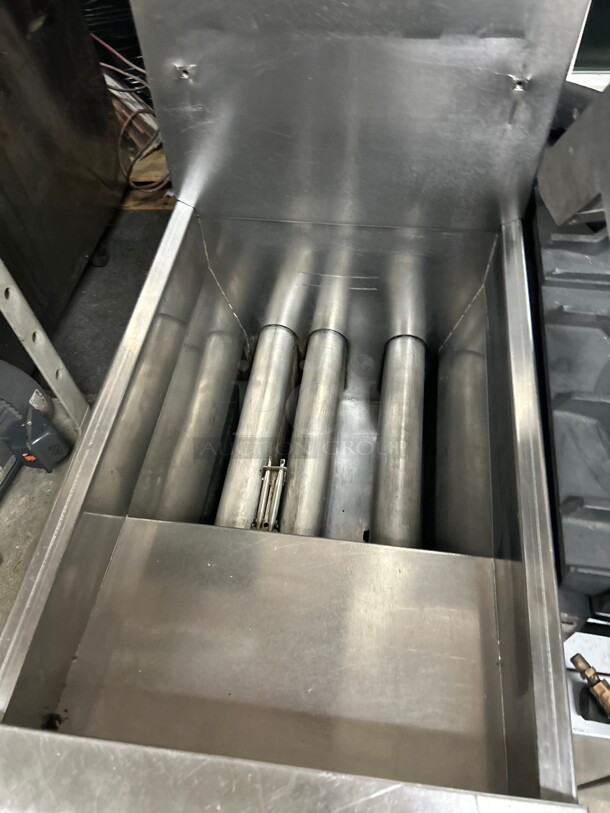 Excellent Condition Used Frymaster ESG35T Gas Fryer - (1) 35 lb Vat, Floor Model, Natural Gas Tested and Working! - Image 2 of 4