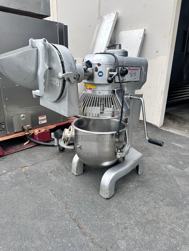 20 Quart Thunderbird Planetary Mixer ARM-02 115 Volt Working - Image 1 of 10