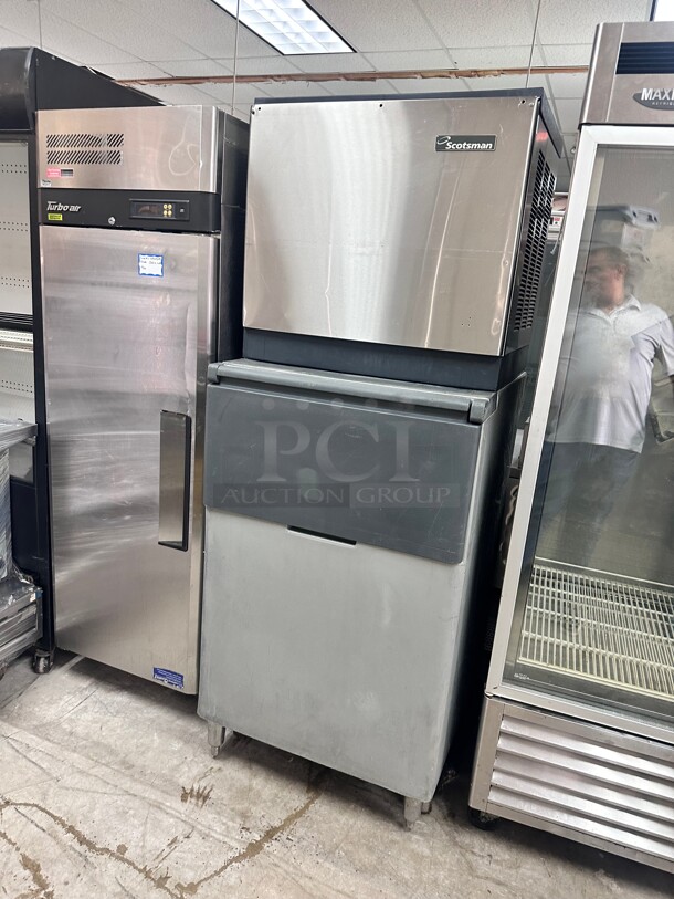 Nice! Scotsman CME1056AS 975 lbs Ice Machine With Ice Bin 220 Volt Tested and Working - Image 4 of 8