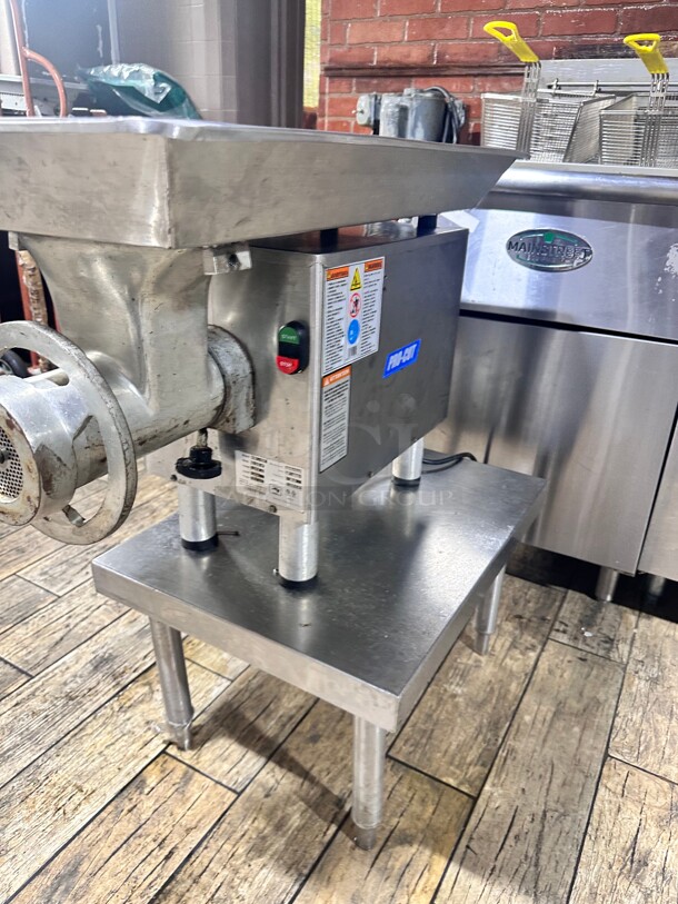 Clean PRO-CUT #22 ELECTRIC MEAT GRINDER STAINLESS 2 HP, MODEL# KG22WXP 220 Volt Wokring - Image 3 of 8