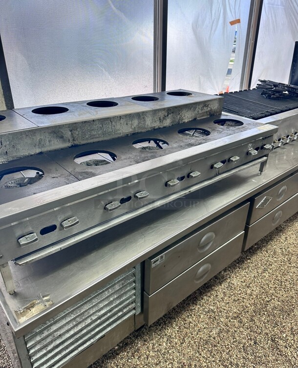 Certified Working Jade Range JHPE 72 inch Gas Step Up Hot Plate w/ (10) Burners & Infinite Controls, Natural Gas - Image 2 of 7