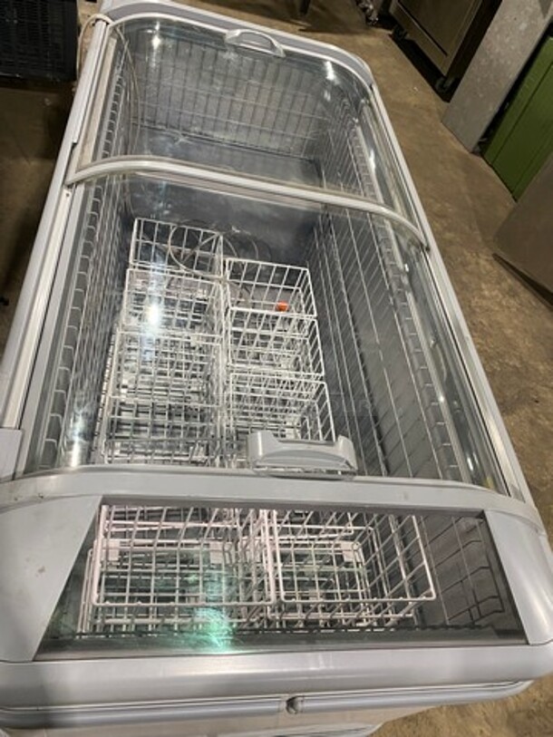 AHT Commercial Reach Down Chest Freezer Display! With Poly Coated Baskets! Model: MALTA185 SN: 30339300003040 120V 60HZ 1 Phase - Image 5 of 9