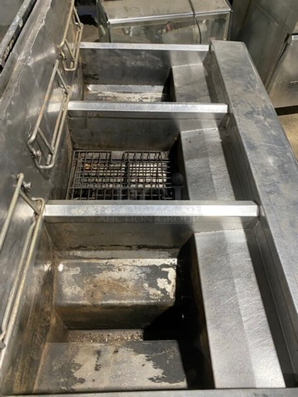 Frymaster Commercial Natural Gas Powered 3 Bay Deep Fat Fryer! All Stainless Steel! On Casters! Model: FPPH355SD SN: 0905IE0027 - Image 5 of 12