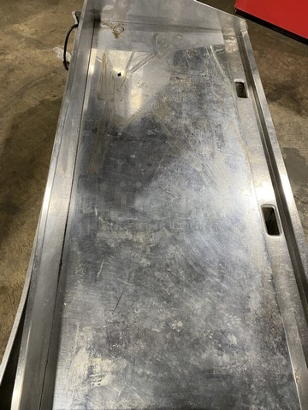 AWESOME! Lang Commercial Countertop Natural Gas Powered 60 INCH Mirror Shine Flat Top Griddle! With Thermostatic Controls! Built In Hood! With Back And Side Splashes! All Stainless Steel! On Legs! MODEL 2460SCHENSH - Image 5 of 9