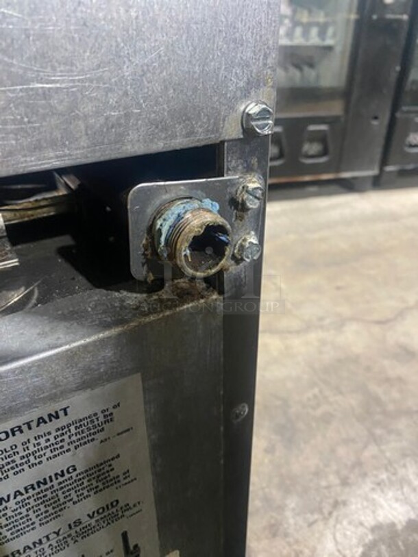 Southbend Commercial LP Powered 6 Burner Stove With Right Side Flat Griddle! Griddle Has Side Splashes! With Raised Back Splash And Salamander Shelf! With 2 Oven Underneath! Metal Oven Racks! All Stainless Steel! On Casters! - Image 8 of 11