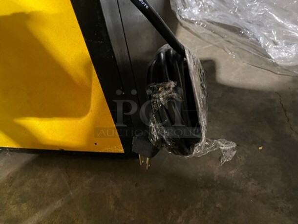 Habco Commercial Refrigerated 2 Door Reach In Cooler Merchandiser! With View Through Doors! Poly Coated Racks! Model: ESM42 SN: 42055571 115V 60HZ 1 Phase! Working When Removed! - Image 8 of 8