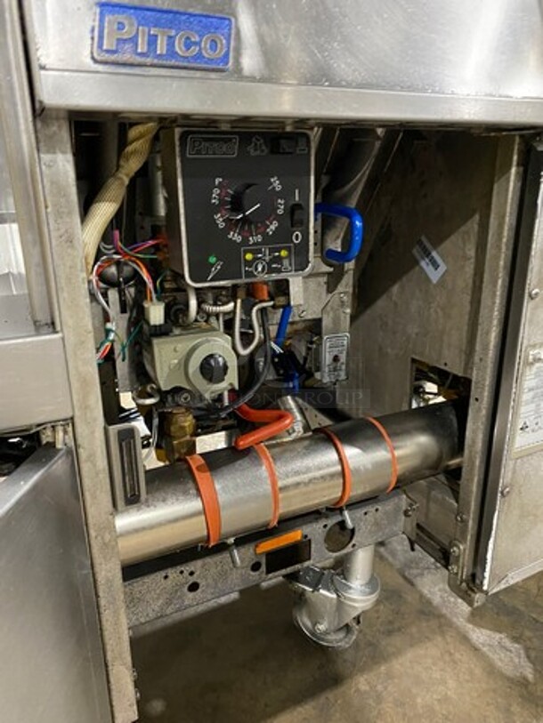 FAB! Pitco Frialator Commercial Natural Gas Powered 4 Bay Deep Fat Fryer! With Middle Fryer Basket Rack! With Oil Filter System! All Stainless Steel! On Casters! Model: SGH50 SN: G10HC034159! Working When Removed! - Image 9 of 10