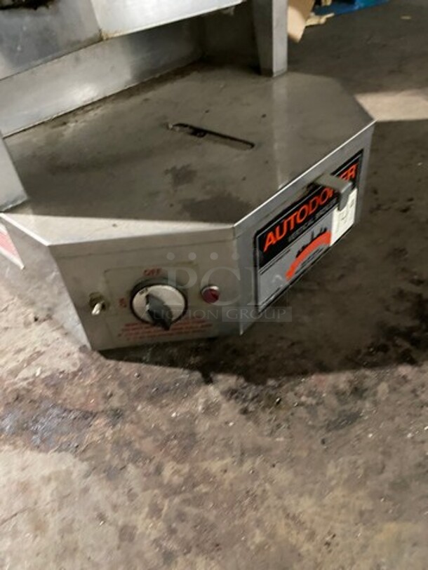 Auto Doner Commercial Countertop Natural Gas Powered Vertical Broiler Gyro Machine! All Stainless Steel! Model: 3PG SN: 23166D - Image 6 of 8