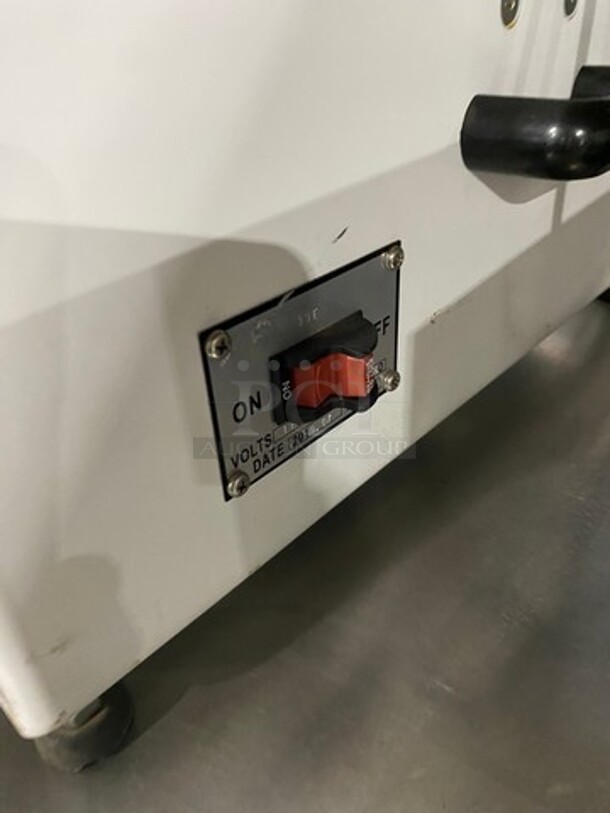 LATE MODEL! 2019 Two Thousand Commercial Countertop Bread Loaf Slicer! Model: TTD7B 110V 60HZ 1 Phase - Image 9 of 10