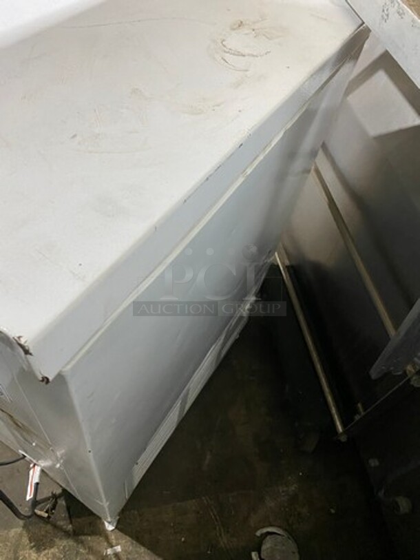 Electrolux White Commercial Reach In Chest Freezer/ Cooler! With Hinged Top Lid! Model: FGCH25M8LW1 SN: WB31948704 115V - Image 4 of 8