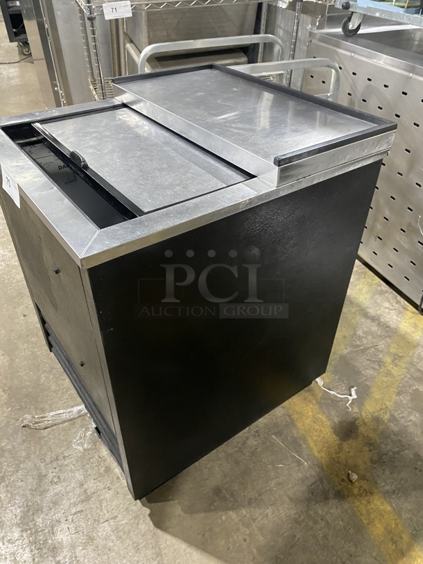 True Refrigerated 1 Top Sliding Door Beer Bottle Cooler! Model TD24-07 Serial 6527072! 115V 1 Phase!  - Image 3 of 7