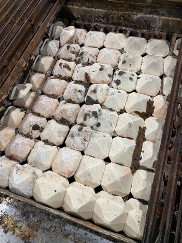 Migali Commercial Countertop Natural Gas Powered Char Broiler Grill! With Back And Side Splashes! All Stainless Steel! On Small Legs! Model: CCR36NG SN: CCR36NGUSB100317060700920007! Working When Removed! - Image 6 of 9