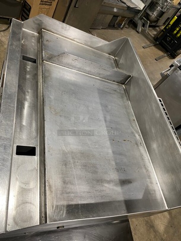 Woodstone Commercial Countertop Natural Gas Powered Flat Griddle! With Split Top! With Back & Side Splashes! All Stainless Steel! On Legs! Model: WSPL8364CT00NG SN: GP1826JUN1501852 - Image 6 of 10