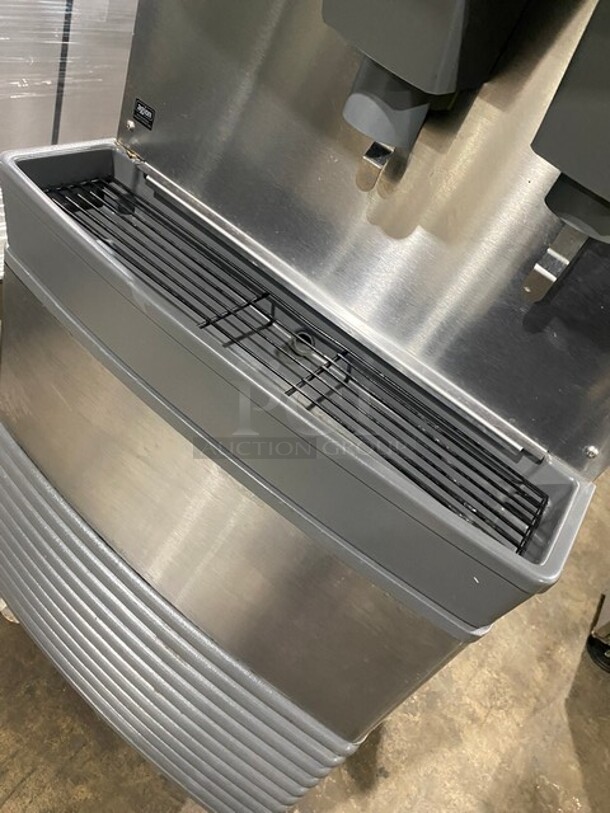 Follet floor Model Nugget Ice & Water Dispenser! 25LB Storage! MODEL 110FB425A 115V 1PH  - Image 6 of 9