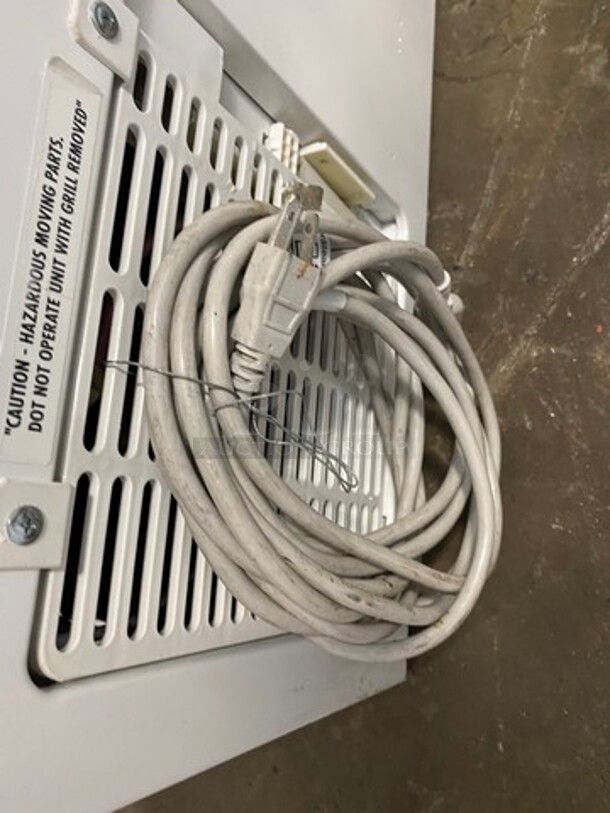 AHT Commercial Reach Down Chest Freezer Display Merchandiser! Model: PARIS145 SN: 40990900000112 110/120V 60HZ 1 Phase - Image 7 of 7