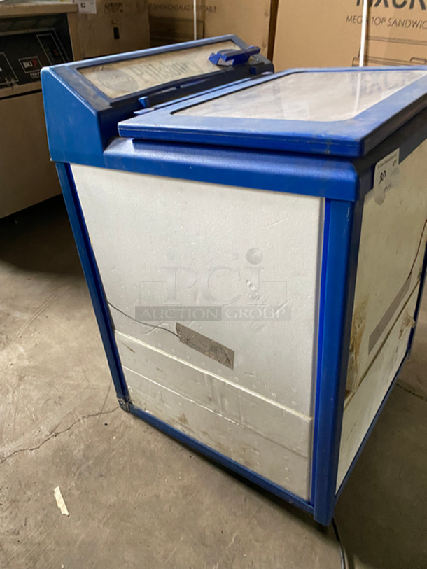 Commercial Reach In Freezer Merchandiser! Model: FY07C SN: 0823829 120V 60HZ 1 Phase - Image 2 of 7