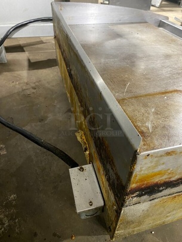Star Max Commercial Countertop Electric Powered Flat Top Griddle! With Back And Side Splashes! All Stainless Steel! On Small Legs! WORKING WHEN REMOVED! - Image 4 of 7